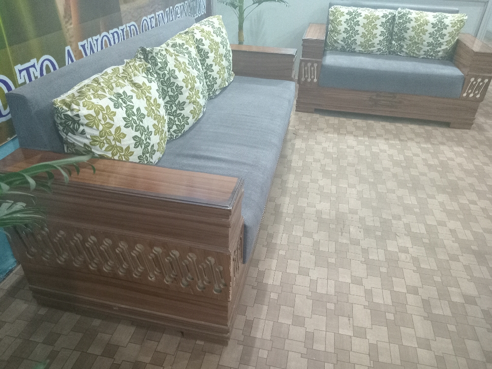 Urgently Sell Heavy Wood 5 Seater Sofa Set in very