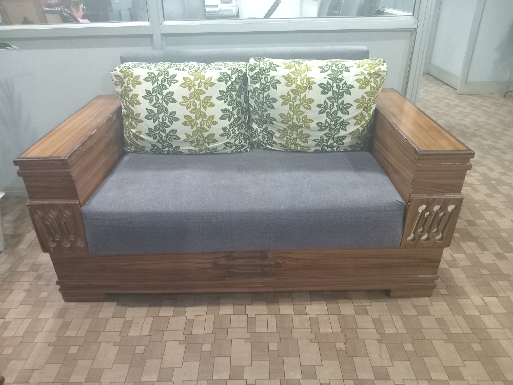 Urgently Sell Heavy Wood 5 Seater Sofa Set in very