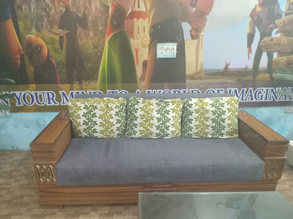 Urgently Sell Heavy Wood 5 Seater Sofa Set in very
