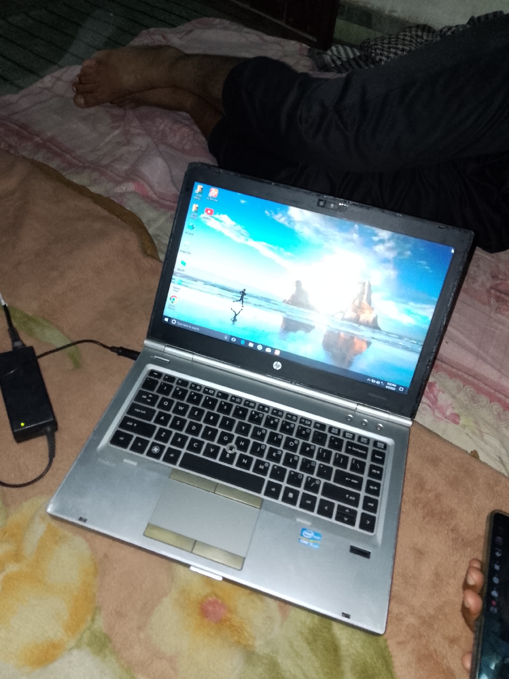 Laptop hp Core i5 4/ 240 memory Good condition