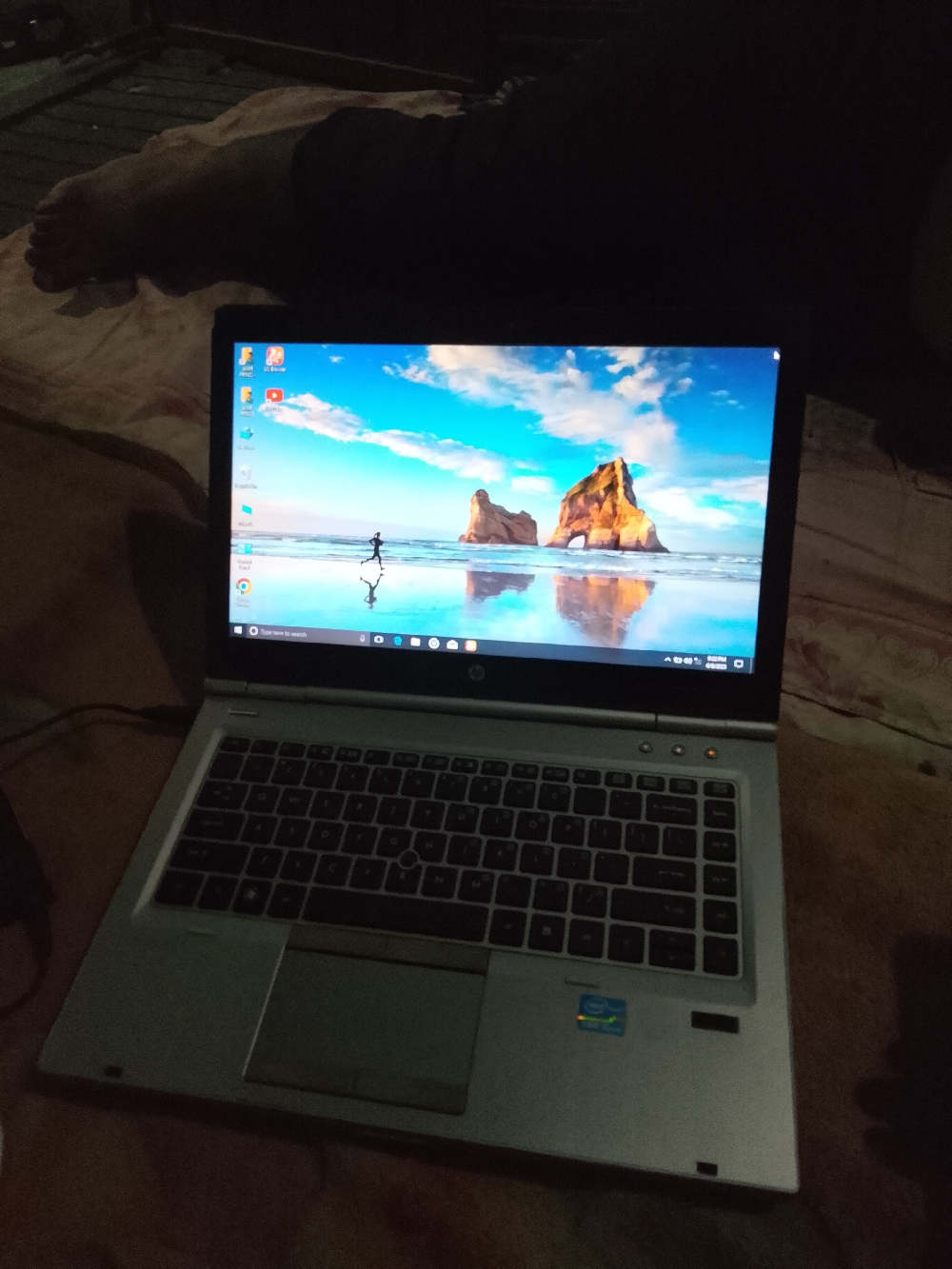 Laptop hp Core i5 4/ 240 memory Good condition