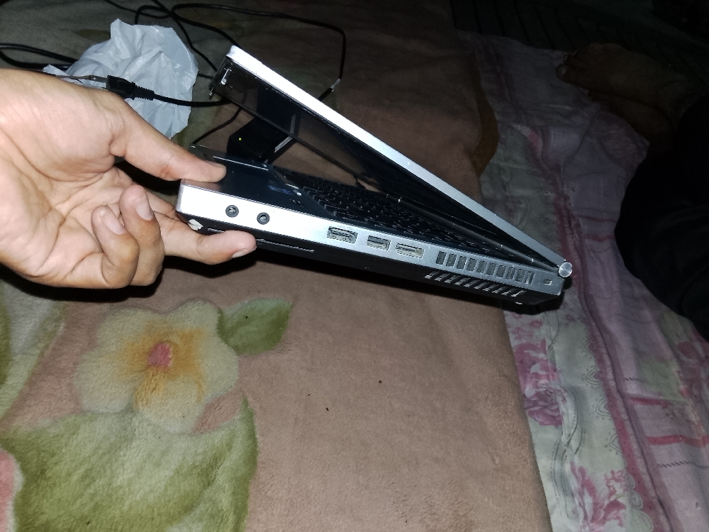 Laptop hp Core i5 4/ 240 memory Good condition