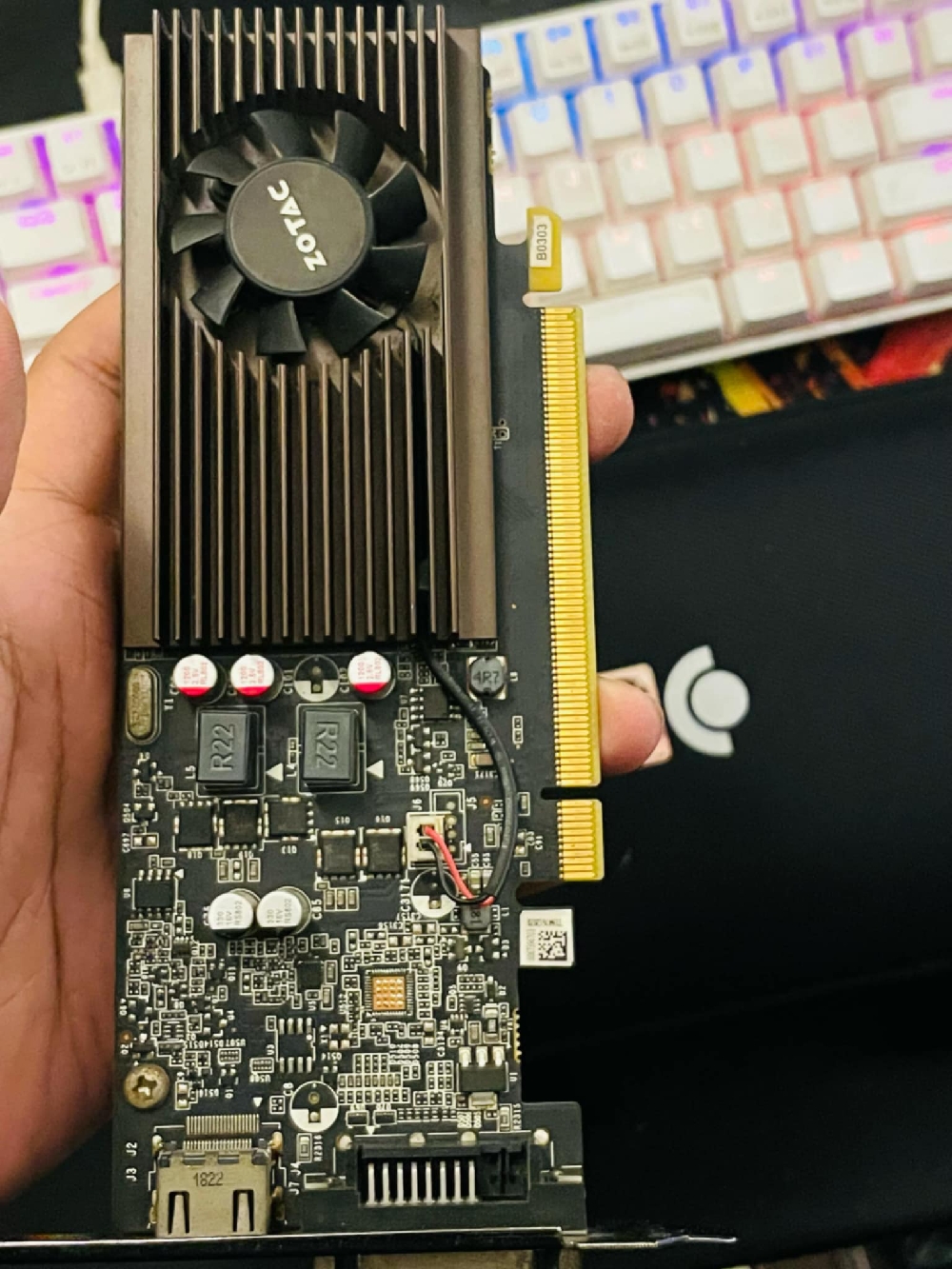 GT1030 বাক্স নাই কিন্তু সকল কিছু কার্যকর একদম ফ্রেশ চিনতে