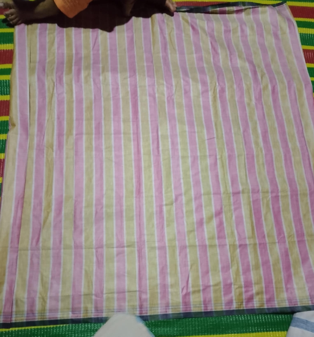 100% সুতি, চিকন ও পাতলা সুতার লুঙ্গি মাশচরাইজ করা 5.5