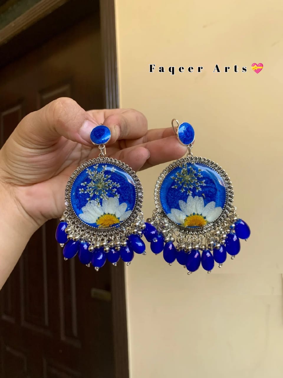 • Material: Stainless Steel • Plating: Platinum Color Plated •