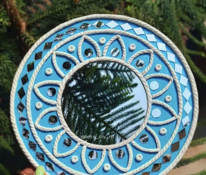 A handmade lippanart
