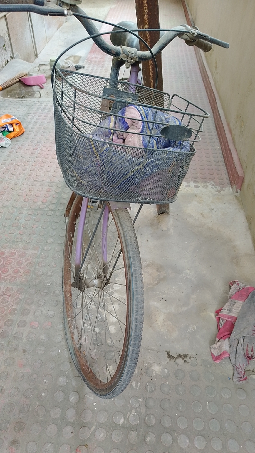 Ladies cycle for urgent sell. In full working condition Colour