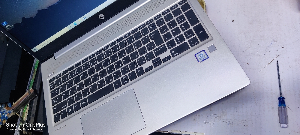 I am selling my HP laptop i3 8th generation 256ssd