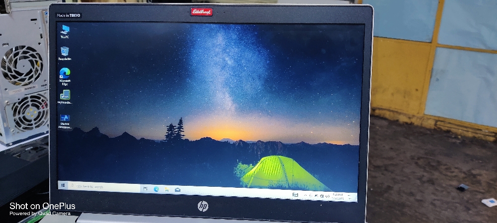 I am selling my HP laptop i3 8th generation 256ssd