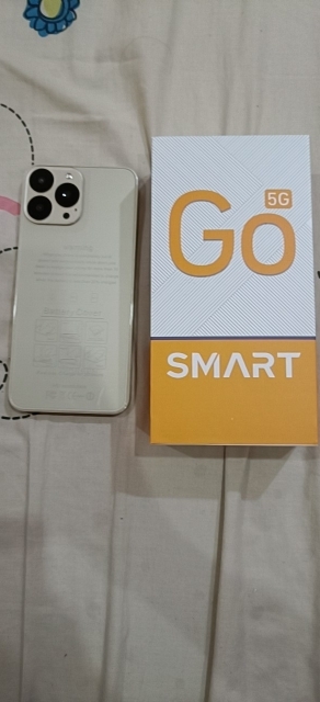 Hi everyone I am selling this i15 Pro max if