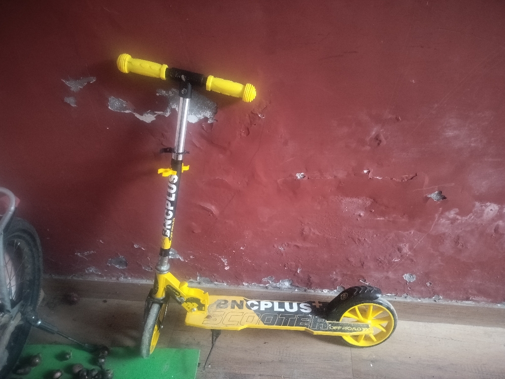 New scelting scooter for 7,8,9year child new one also 100kg.