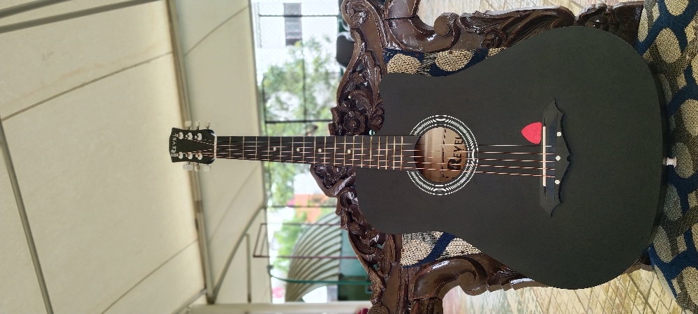 Selling my Revel 38C right-handed acoustic guitar in elegant black