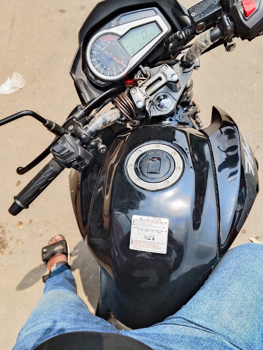 Hero Hunk 150R Full fresh . All papers ok .