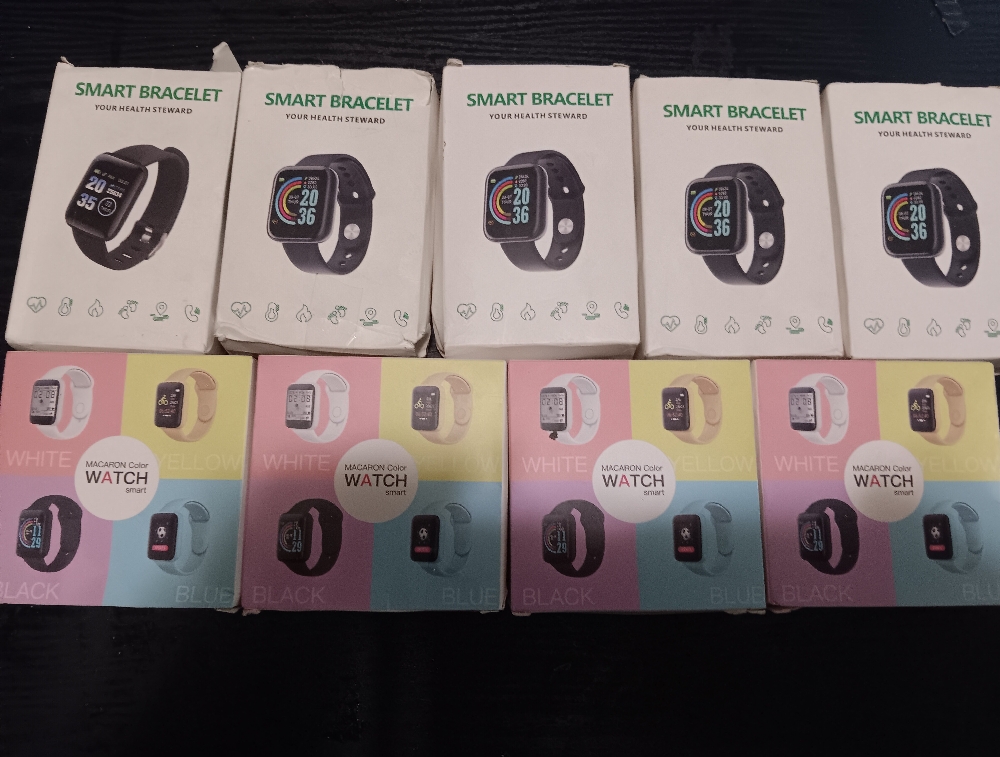 ROHS/MARCARON MULTIFUNCTIONAL BLUETOOTH SMARTWATCHES AVAILABLE IN BLACK AND WHITE (EACH)