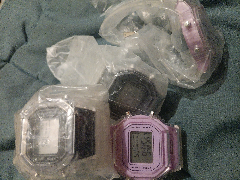 DIGITAL WRIST WATCHES WITH BUILT-IN DIGITAL CALLENDER AND THERMOMETER AND
