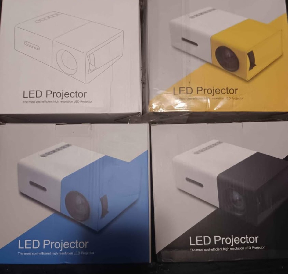 LED MINI PORTABLE PROJECTOR WORKS LIKE A TV PLUG IN