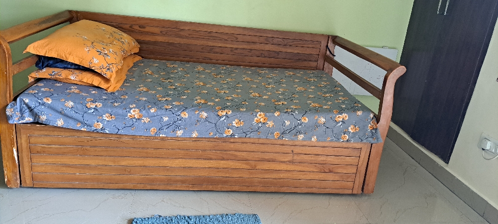 Wooden Diwan cum Bed with Mattress and Storage space Sturdy