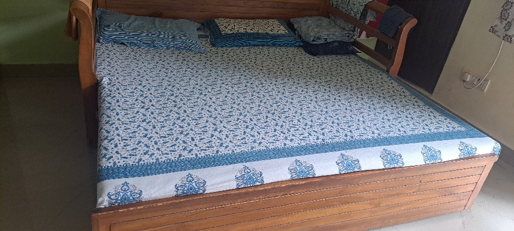 Wooden Diwan cum Bed with Mattress and Storage space Sturdy