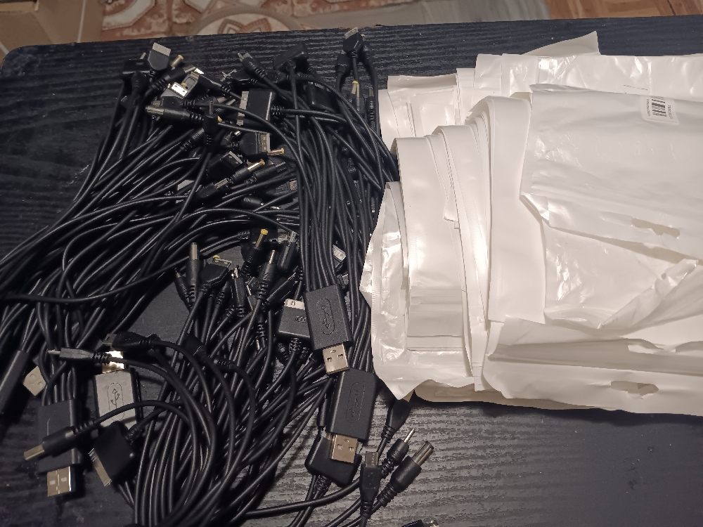 MULTIPLE FAST SPEED CHARGING CABLES FOR ALL YOUR FAVORITE DEVICES