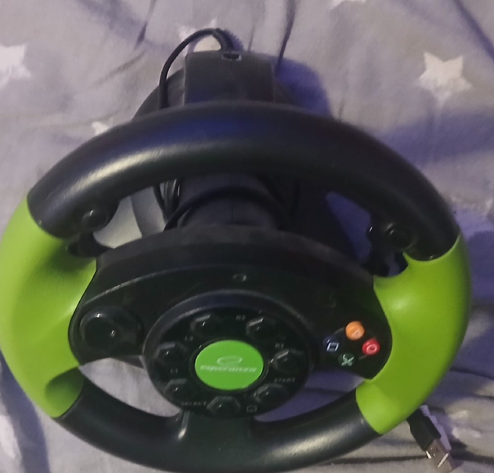 Hallo ich verkaufe meine xbox mit lenkrad Weil ich es