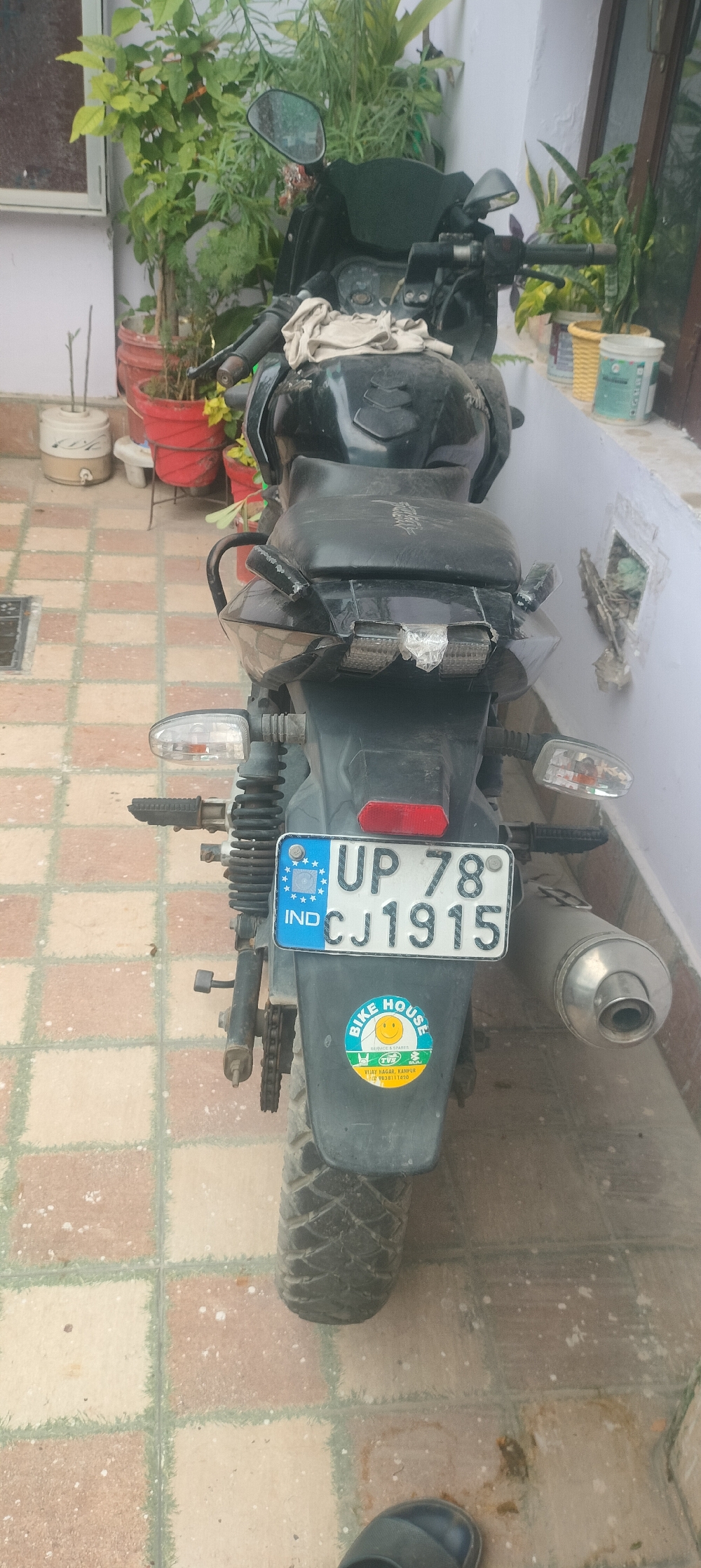 Pulser 220 f 2011 bajaj model km 500000