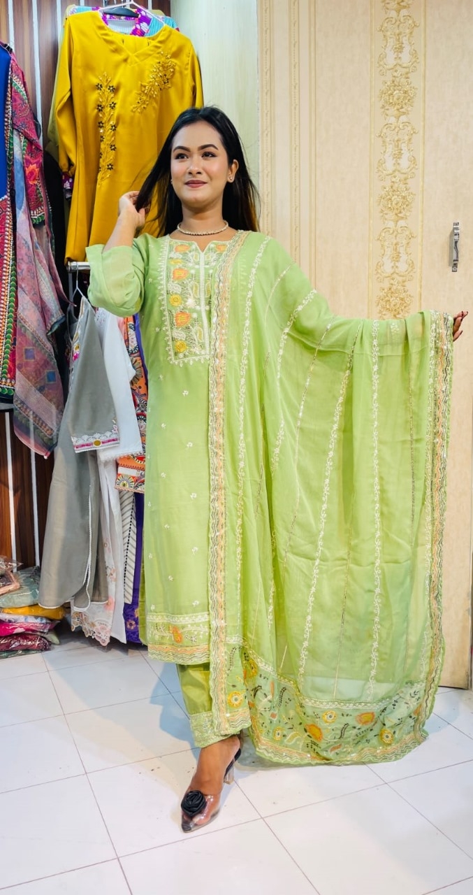 Georgette Embroidery Three Piece সম্পূর্ণ সেলাই করা রেডিমেড থ্রী পিস।