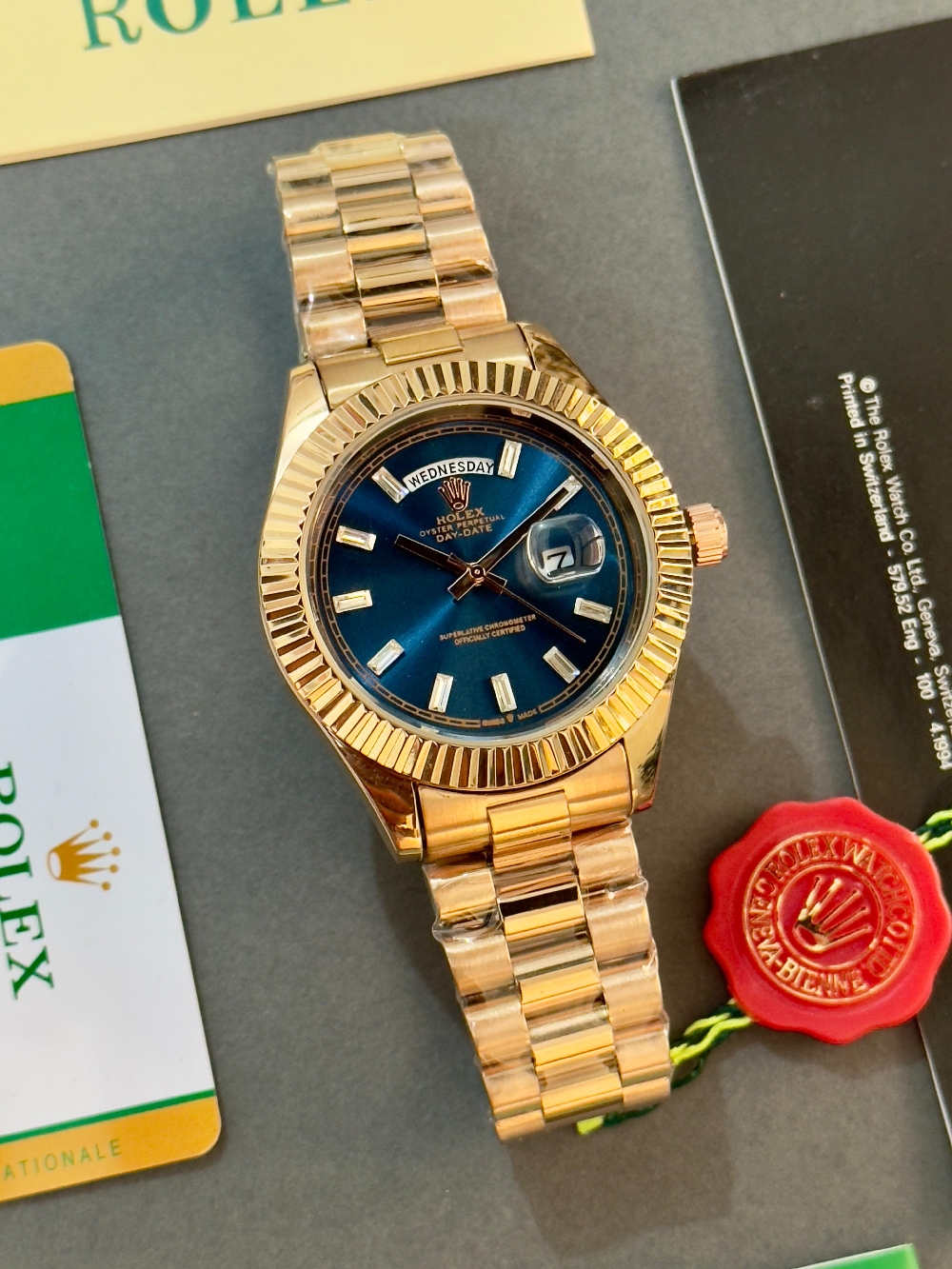 * For men’s *Features:-👇* • Quartz movement • ⁠Date window