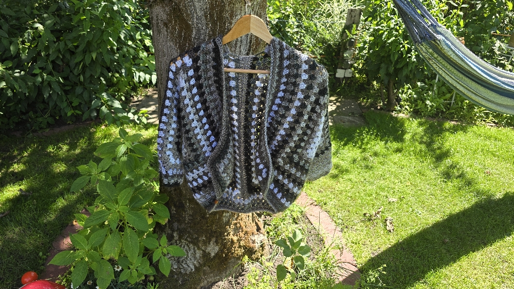🧶 Handmade Häkel-Cardigan – Wunschfarbe möglich ✨ Größe S –