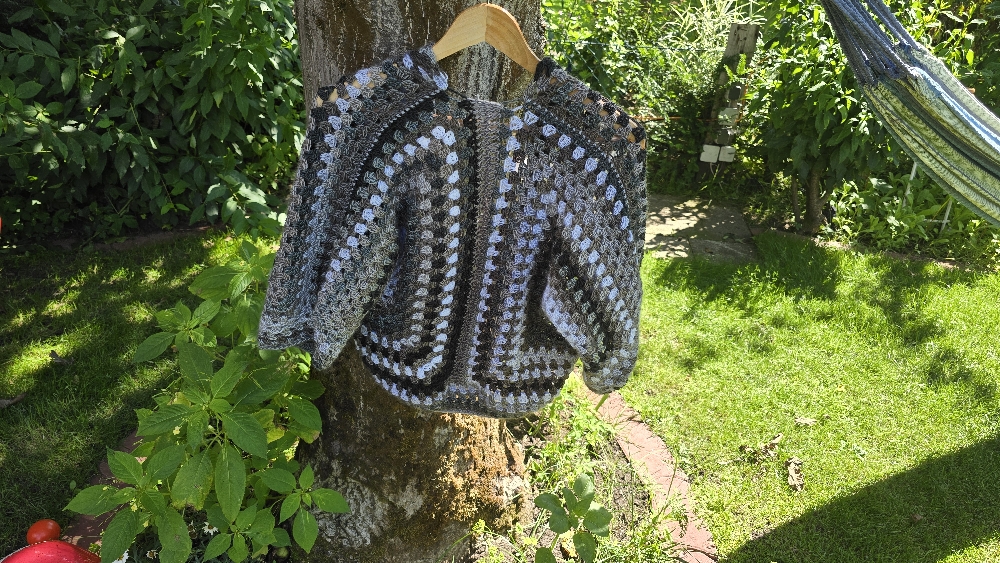 🧶 Handmade Häkel-Cardigan – Wunschfarbe möglich ✨ Größe S –