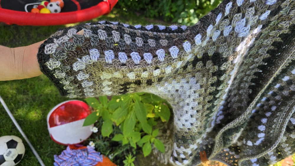 🧶 Handmade Häkel-Cardigan – Wunschfarbe möglich ✨ Größe S –