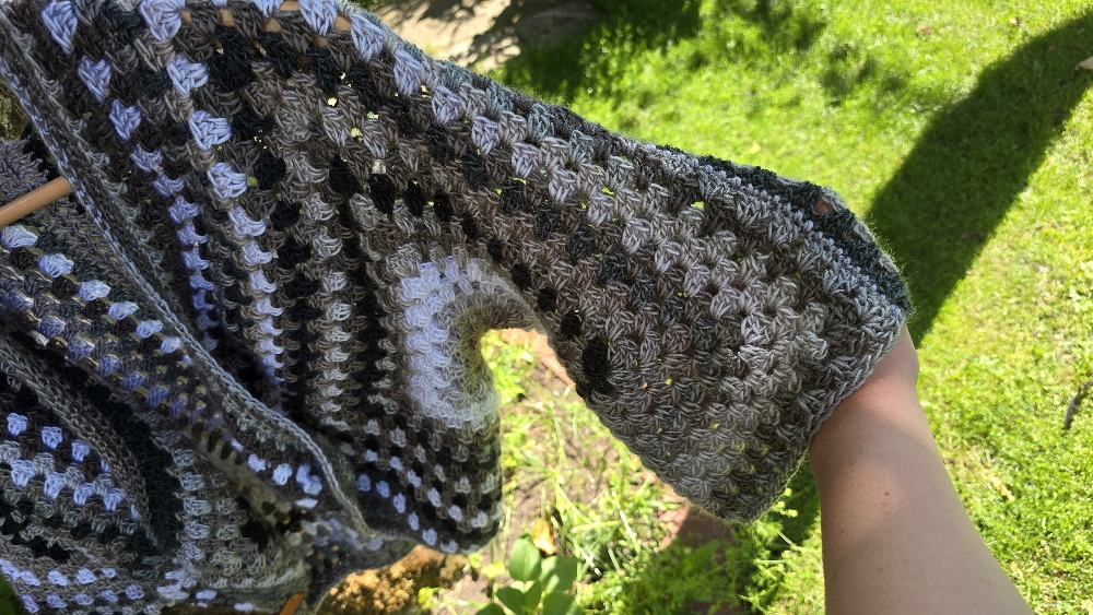 🧶 Handmade Häkel-Cardigan – Wunschfarbe möglich ✨ Größe S –
