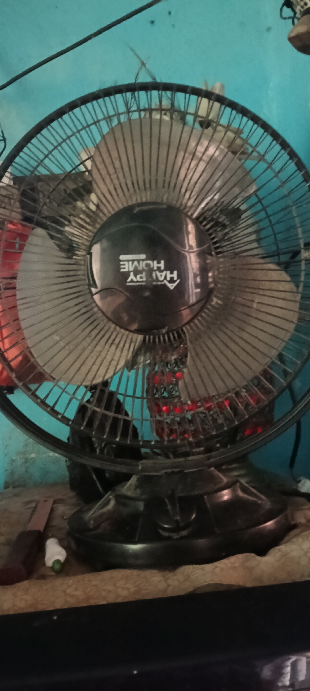 Main pankha bech rahi hun ki mujhe Ghar dusri jagah