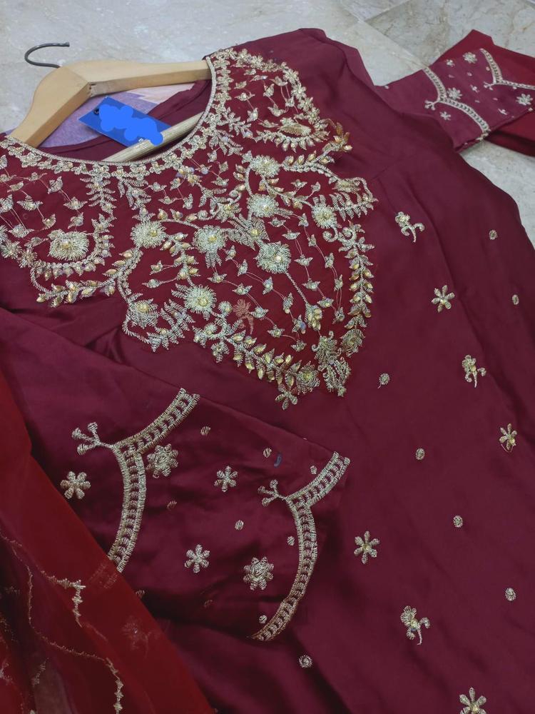 • Gender: Women's • Fabric: Shamoz Silk • Pattern: Embroidered