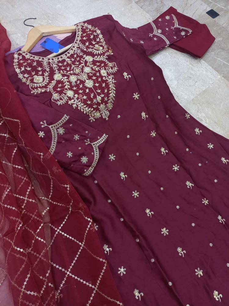 • Gender: Women's • Fabric: Shamoz Silk • Pattern: Embroidered