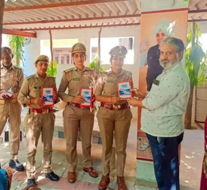 पुस्तक निशुल्क मंगवाने के लिए आपका नाम ,.. पिता का