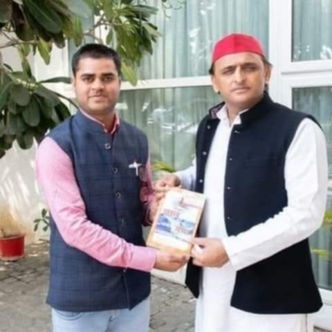 पुस्तक निशुल्क मंगवाने के लिए आपका नाम ,.. पिता का