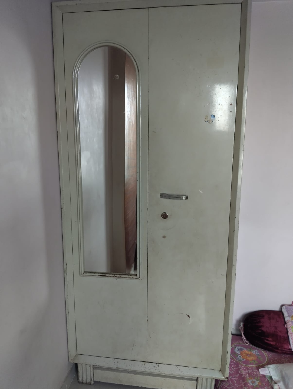 Metal almirah in good condition