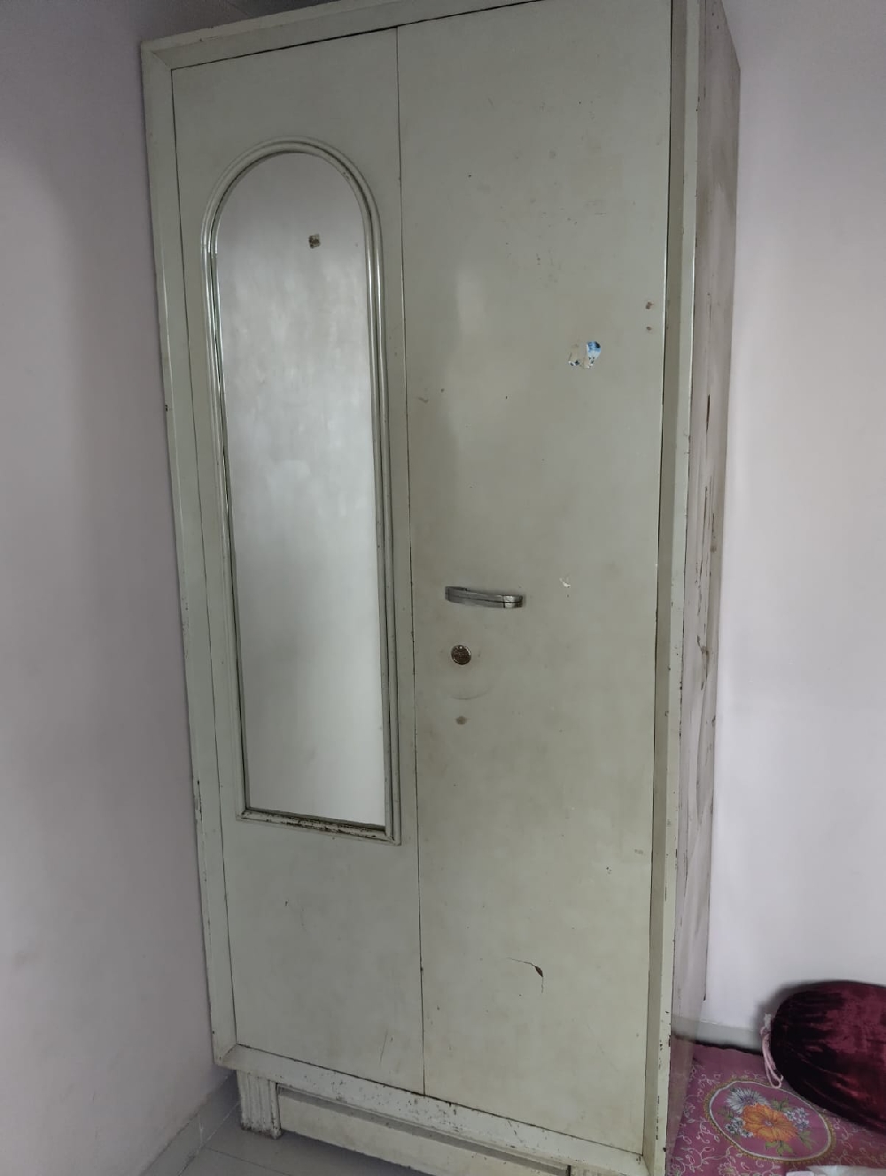 Metal almirah in good condition