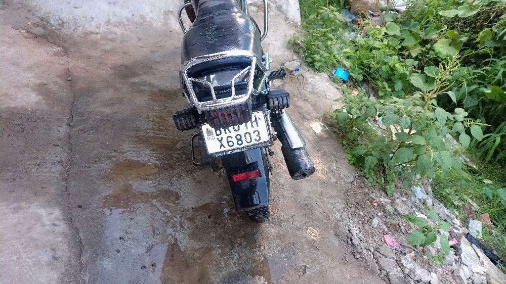 1 year very good condition no scratches no damage runing