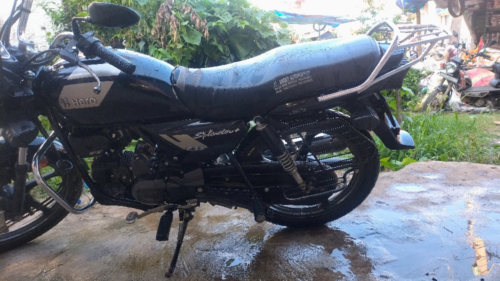 1 year very good condition no scratches no damage runing