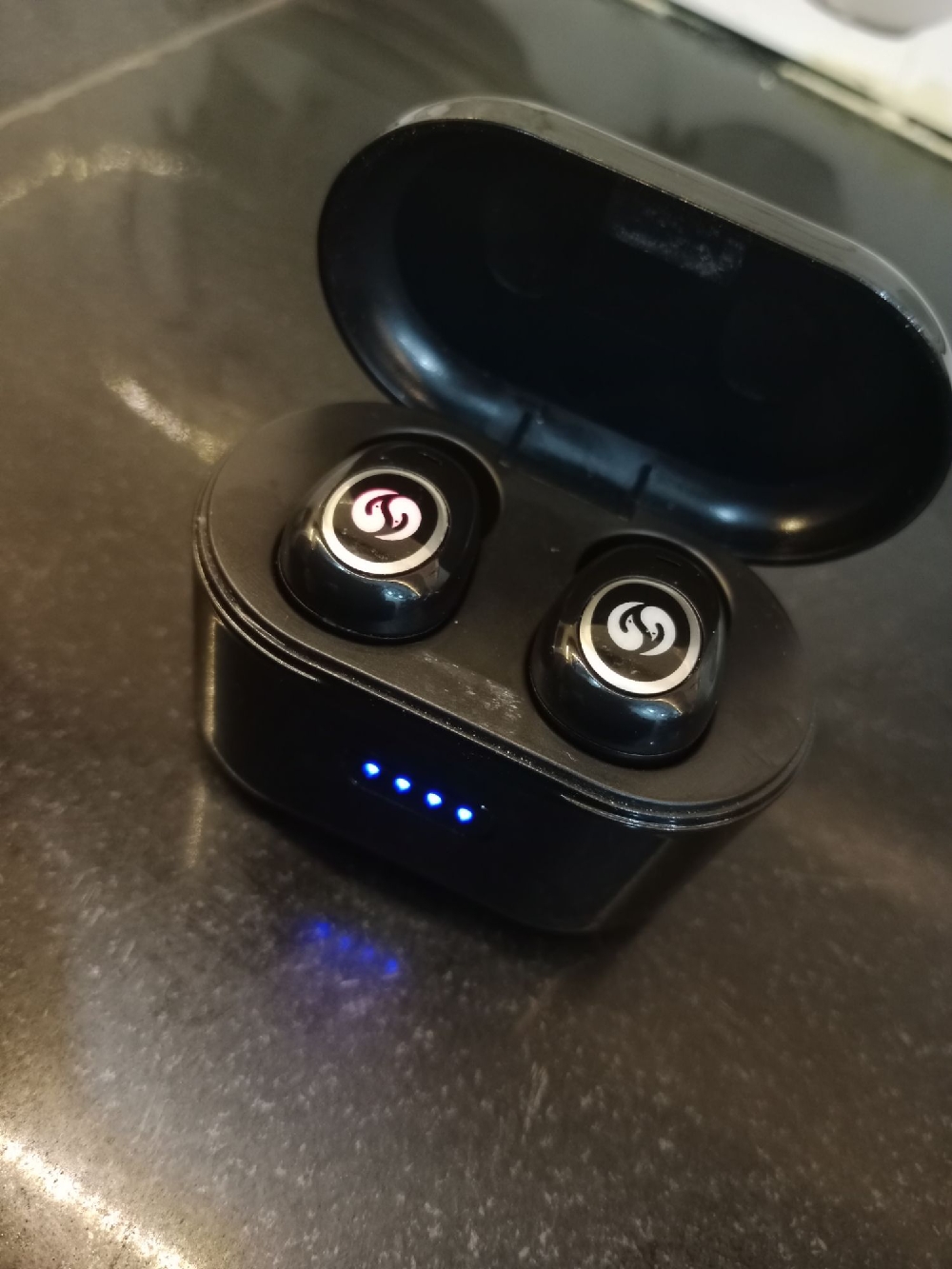 Earbuds wireless charging