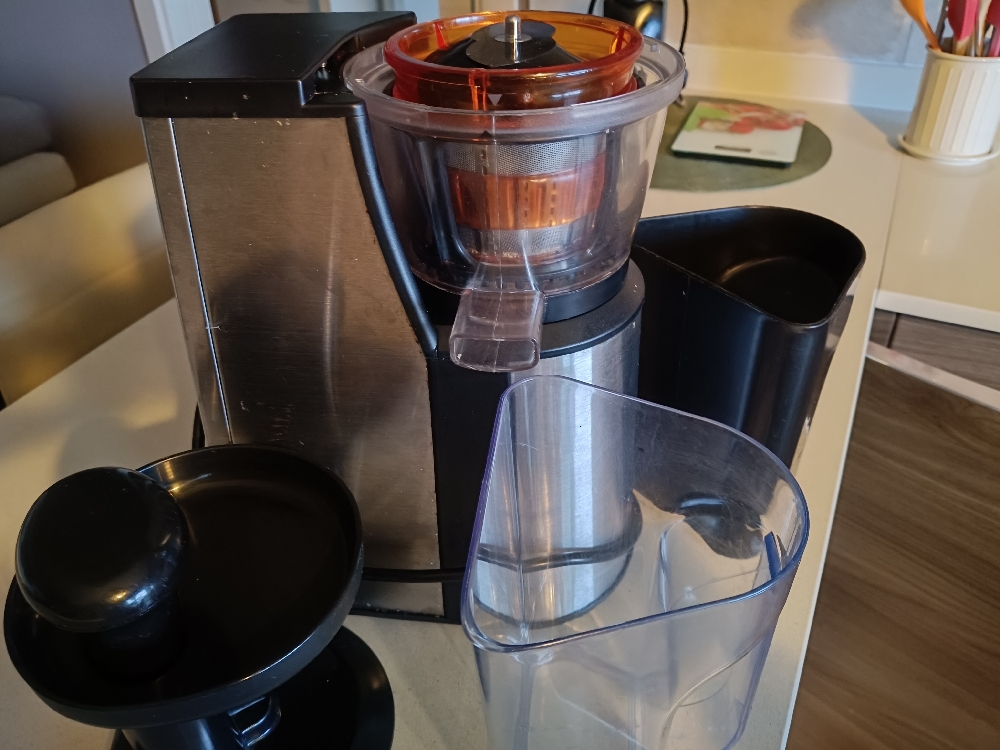 estrattore di succo per realizzare succhi di frutta e verdura,