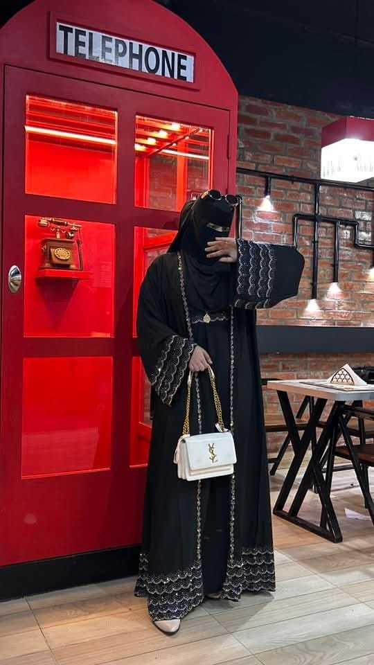 Abaya E Ramisha স্টন পাথরের কাজ করা ইনার + কটি