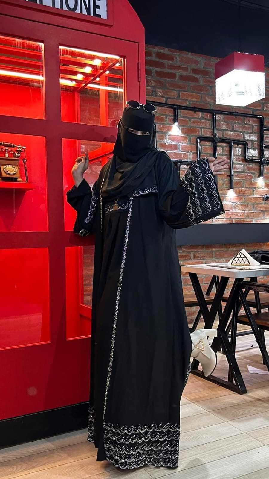 Abaya E Ramisha স্টন পাথরের কাজ করা ইনার + কটি
