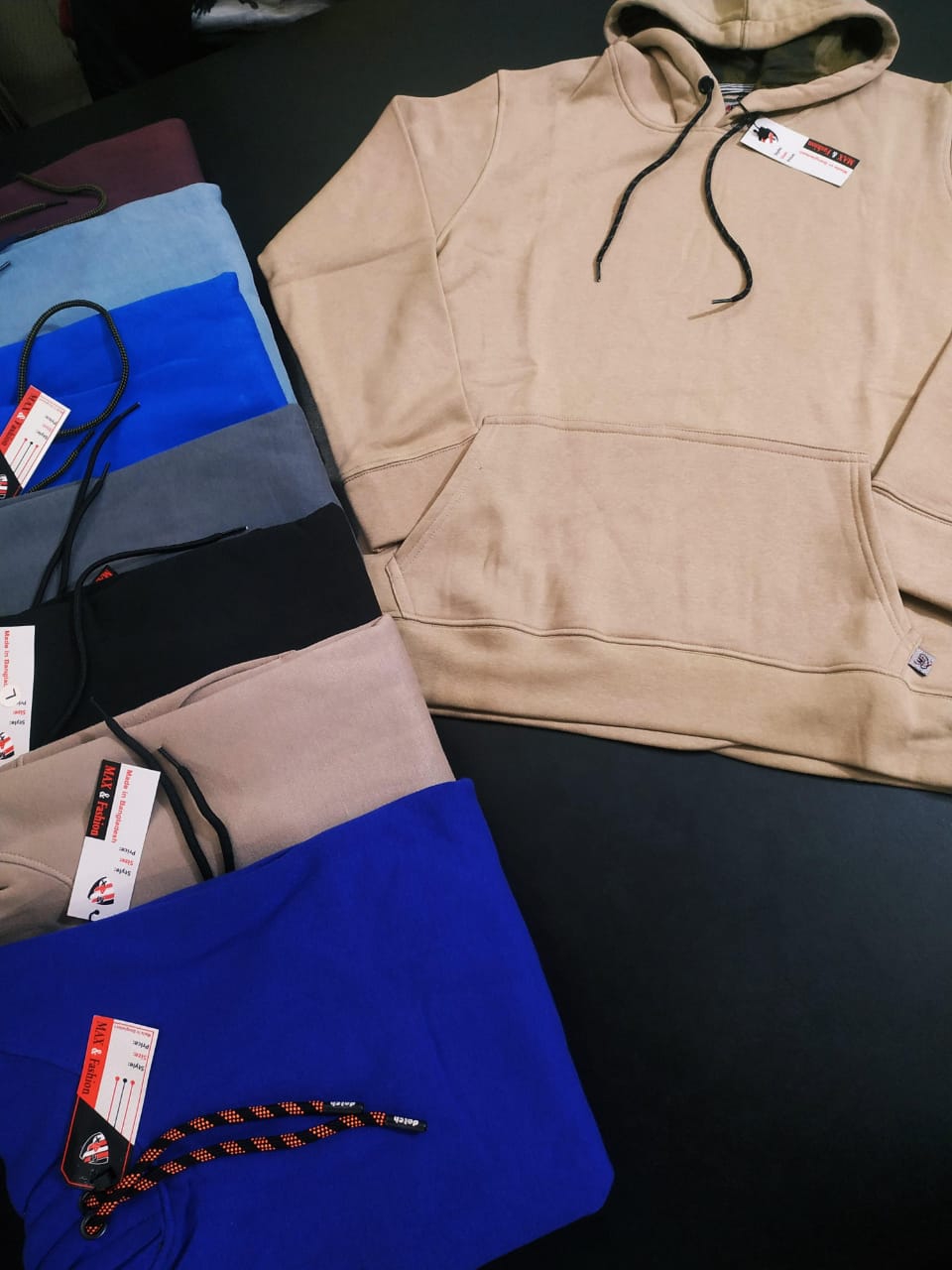 Winter collection❄️❄️❄️ Price:::::::: Size:M/L/XL Colour:5/6 Fabric:one side brush GSM:300+/- MOQ:48pcs
