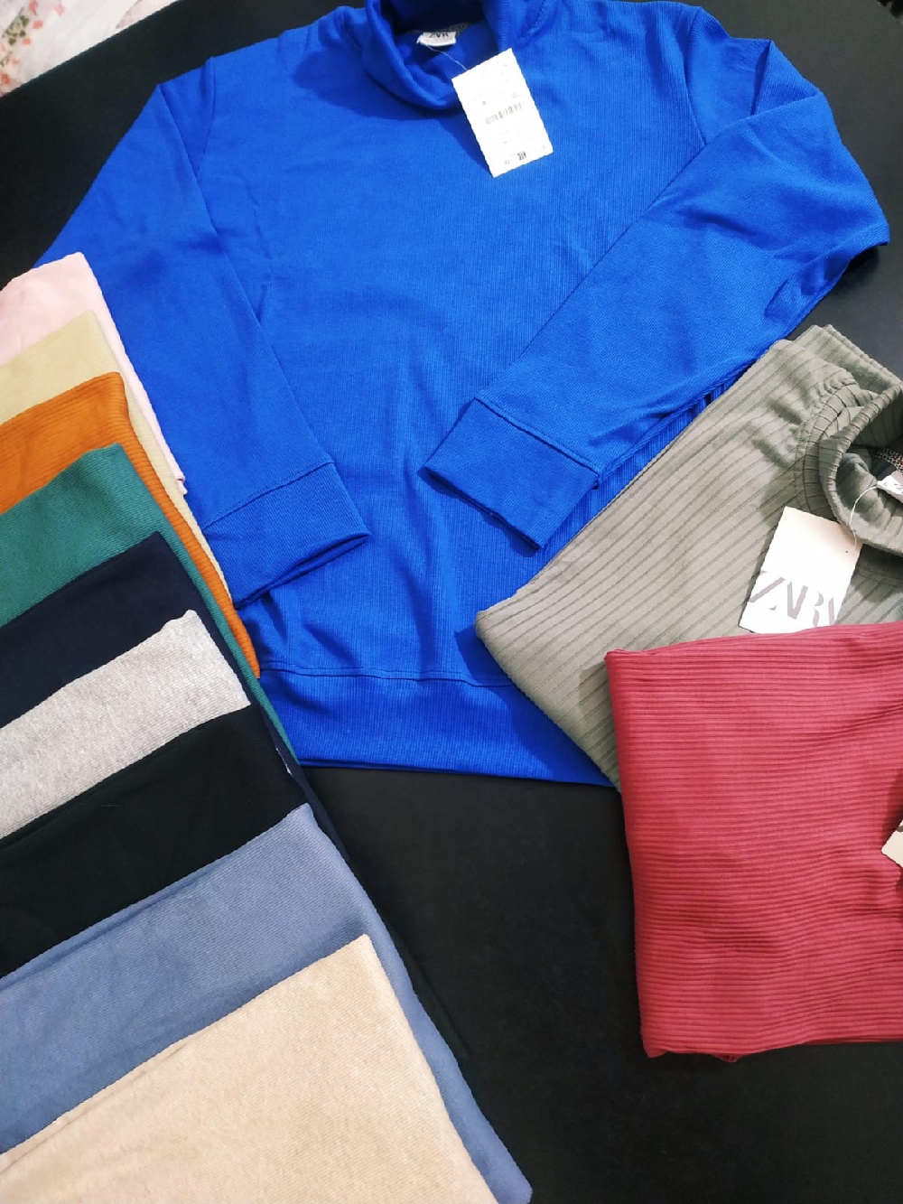 Exclusive Men's high neck 💥 Size:M/L/XL Colour:5/6 GSM:220+ Fabric:Rib MOQ:24pcs