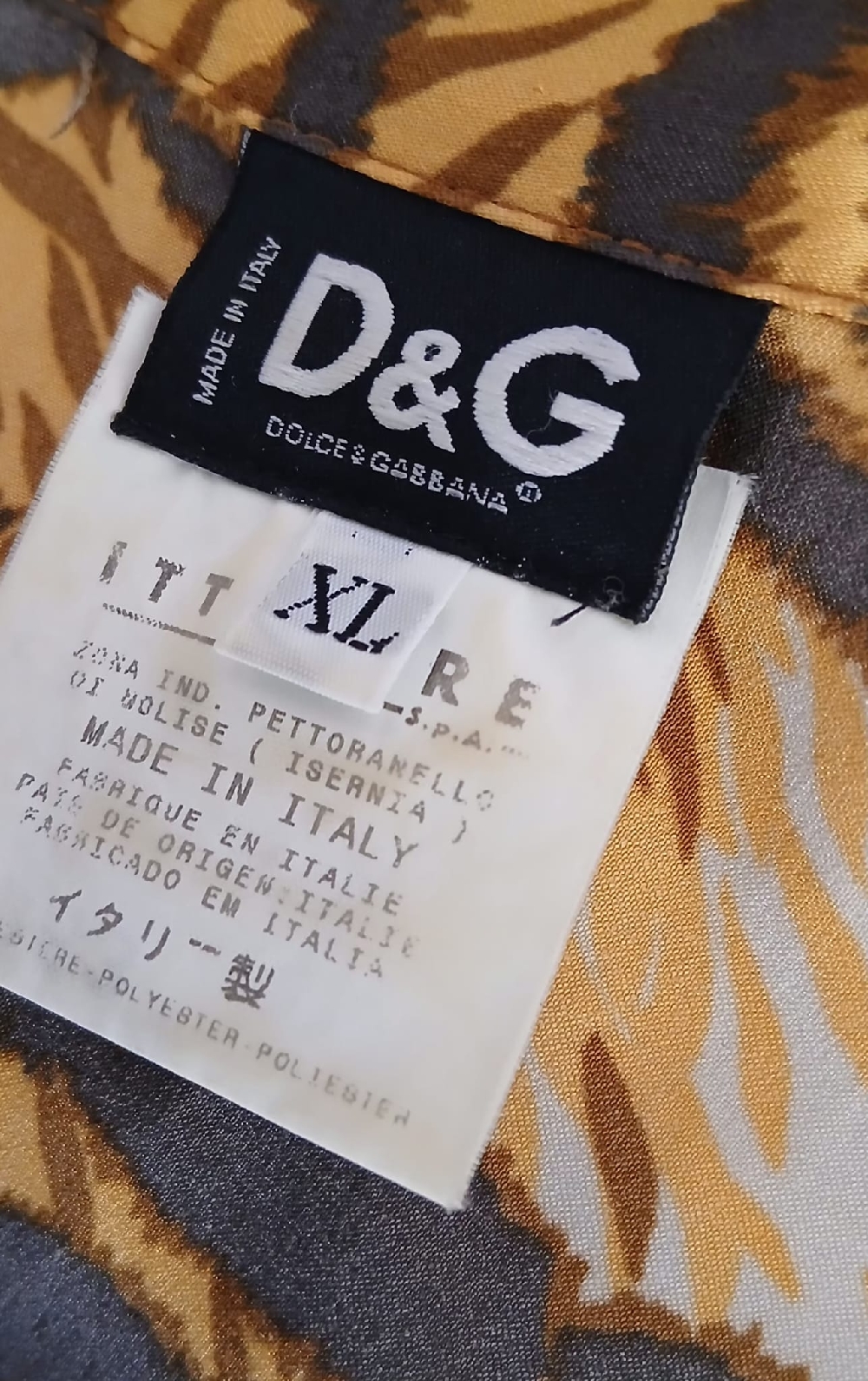 Blusa de seda dolce&gabbana,en excelente estado como nueva talla XL,puesta