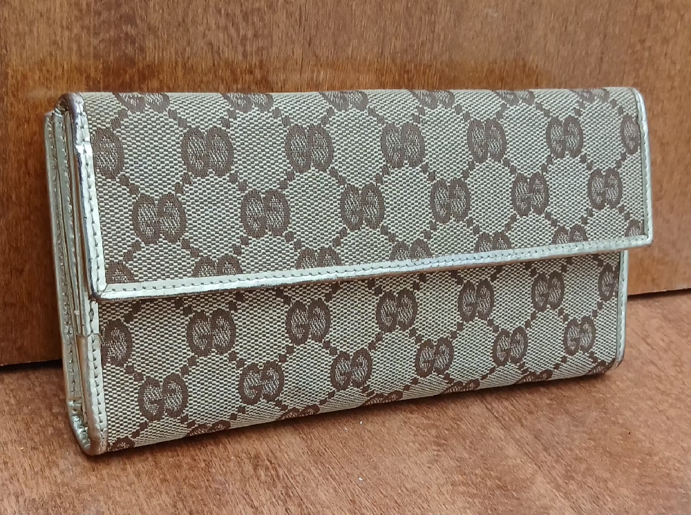 Cartera gucci en excelente estado,poco uso,mide 10cm de alto×19cm de