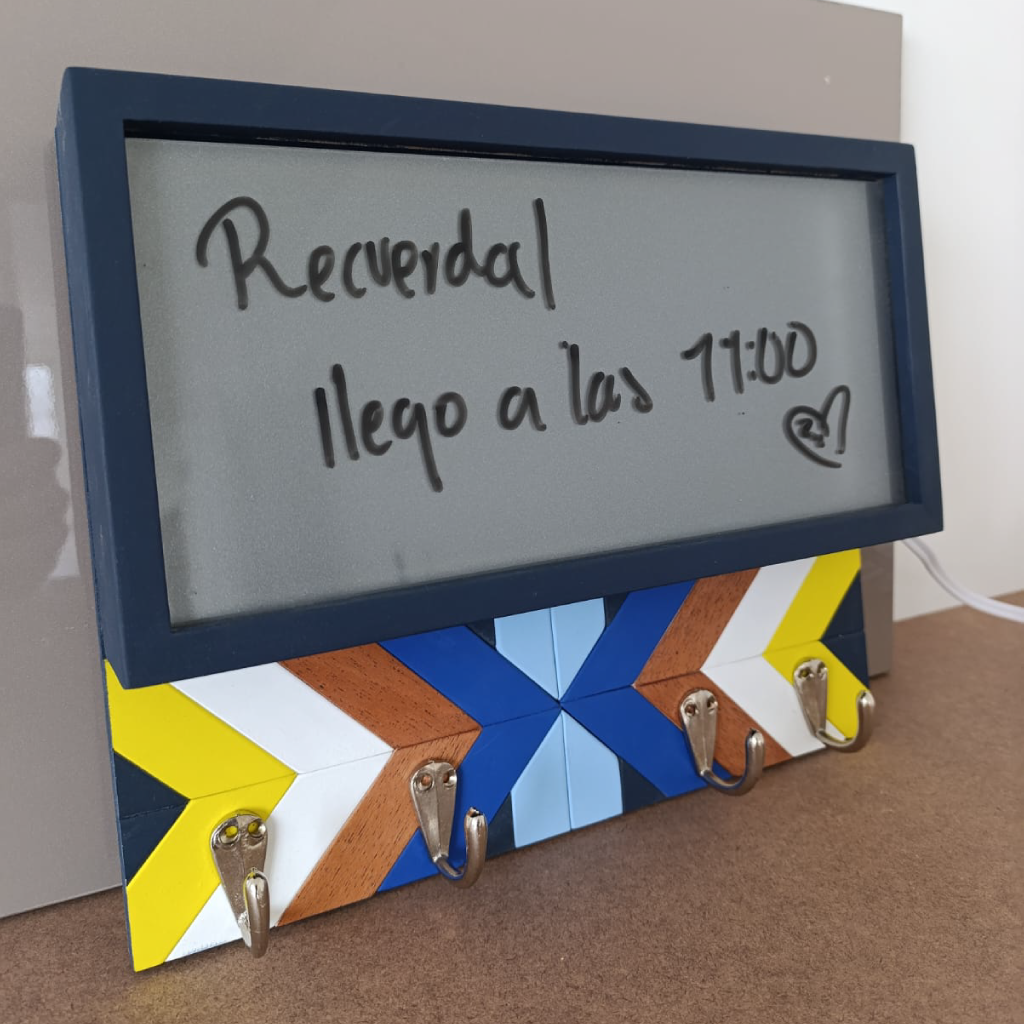 perchero-decorativo-4-ganchos-con-tecnica-mosaico-pizarra-notas-caja-de-luz-led-opcional-3