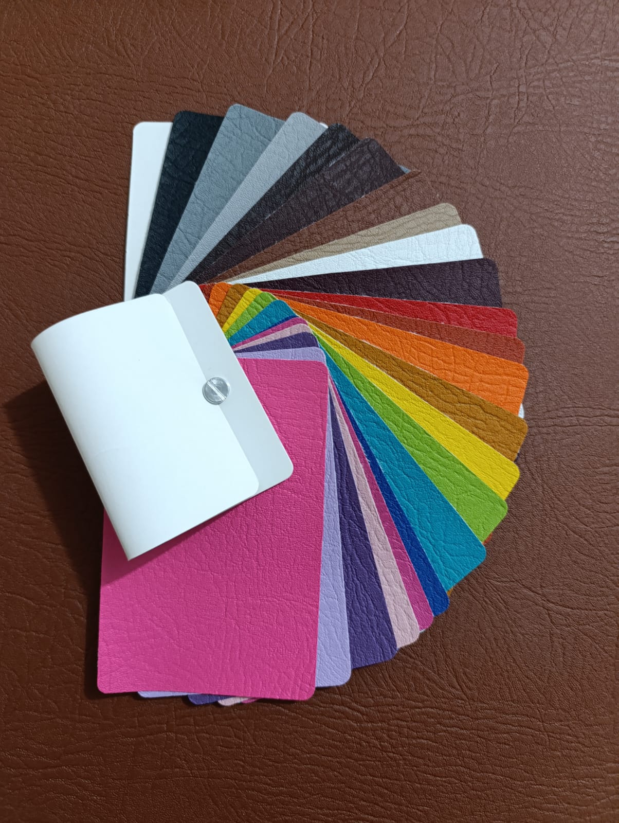 organizador-de-escritorio-de-madera-personalizable-portacelular-4